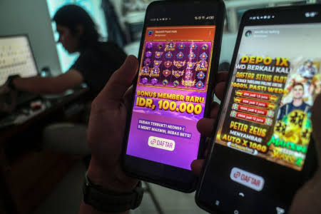 Bermain slot online di waktu luang menawarkan berbagai keuntungan yang menarik bagi para penggemar permainan kasino. Pertama, kemudahan